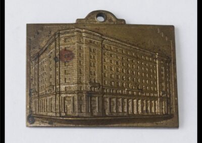 Medalla Colocación de la Piedra Fundamental de su Edificio año 1937 de Caja Nacional de Ahorro Postal.