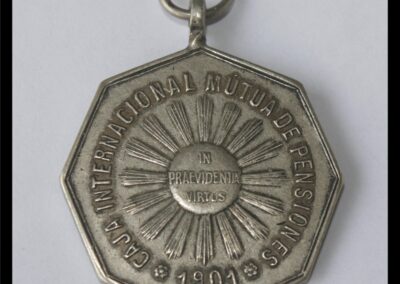 Medalla de Caja Internacional Mutua de Pensiones.