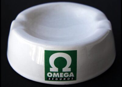 Cenicero de Omega Seguros Sociedad Anónima.