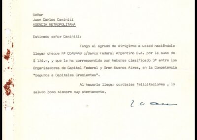 Nota Entrega de Premio por Concurso de Producción a Juan Carlos Caminiti de Sud América Compañía de Seguros de Vida S. A.