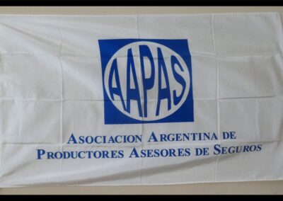 Bandera de AAPAS – Asociación Argentina de Productores Asesores de Seguros.