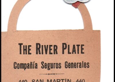 Tarjeta de promoción con forma de candado. The River Plate Compañía Nacional de Seguros Generales.