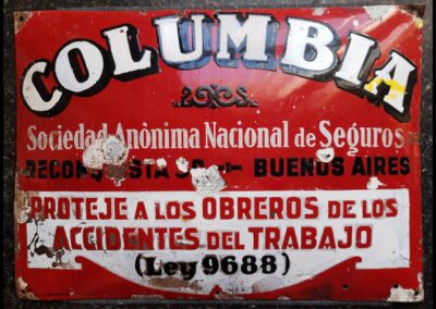 Placa cartel metálico enlosado de Columbia Sociedad Anónima Nacional de Seguros.