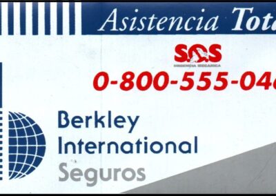 Calcomanía con Teléfonos de Asistencia de Berkley International Seguros S. A.