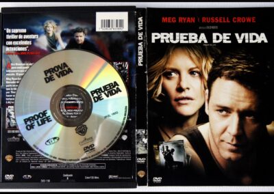 Prueba de vida. Película de suspenso estrenada el 8 de diciembre de 2000, Dirigida por Taylor Hackford, Escrita por Tony Gilroy, y Protagonizada por Russell Crowe y Meg Ryan.