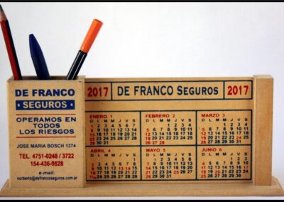 Calendario de escritorio con Porta Lápices. Año 2017. De franco Seguros.