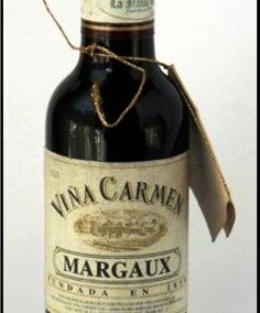 Botella de Vino obsequio por el 100 Aniversario de La Italia Compañía de Seguros S. A. 1999.