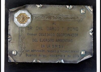 Placa al Primer Delegado Coordinador del Ejército Argentino en la Sociedad Militar Seguro de Vida Institución Mutualista. Noviembre de 2001.