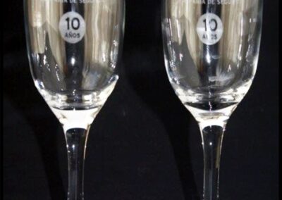 Copas de champagne. 10 Años de TPC Compañía de Seguros S. A.
