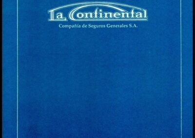 Carpeta de Póliza Automotores con cuadernillos de Asistencia al Vehículo y Asistencia en Viaje al Exterior.  La Continental Compañía de Seguros Generales S. A.