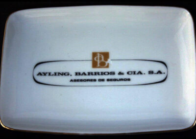Cenicero de Ayling, Barrios y Cia. S. A.