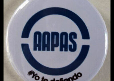 Prendedor de AAPAS – Asociación Argentina de Productores Asesores de Seguros.