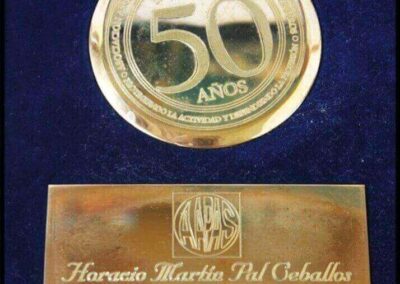 Medalla 50  Años con Plaqueta en estuche.1959-2009. AAPAS – Asociación Argentina de Productores Asesores de Seguros.