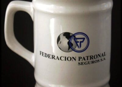 Taza de café de Federación Patronal Seguros S. A.